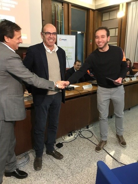Edison4Gov's tweet photo. #socialedilmag @rodolfobrandi offre a titolo gratuito le credenziali della @edilmag_app alla #protezionecivile ed ai 15 comuni del cratere #lazio colpiti dal #sisma: Gesto concreto per il #territorio e la #ricostruzione #edisonpulse #provincia #rieti https://t.co/o7DhOd4XKI