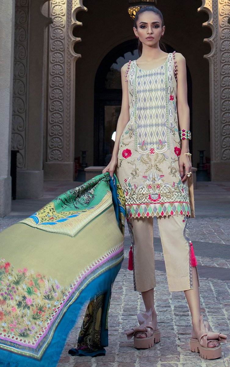 lawnhubpk's tweet photo. Tena Durrani Formals Collection 2017 is Now Available!
Order Now: https://t.co/d2kgg0O5vZ
#LawnHUB
#Tenadurrani
#Formalscollection
#Alzohaib
#Tenadurranibyalzohaib https://t.co/SRUAxiY2Te