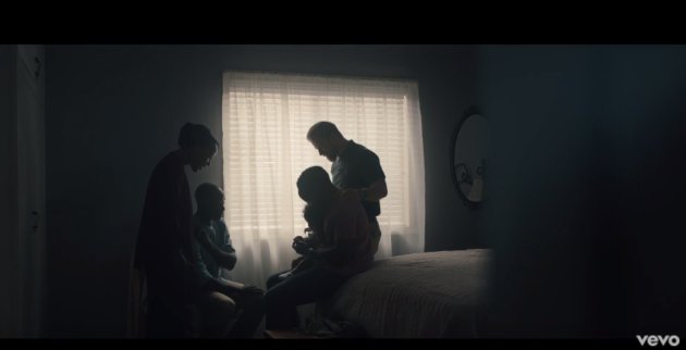 TheRealRafayel's tweet photo. New Video: Logic Ft. Alessia Cara &amp; Khalid “1-800-273-8255” | Rap Radar https://t.co/sBa7w2LwRY https://t.co/7zandmZ6QP