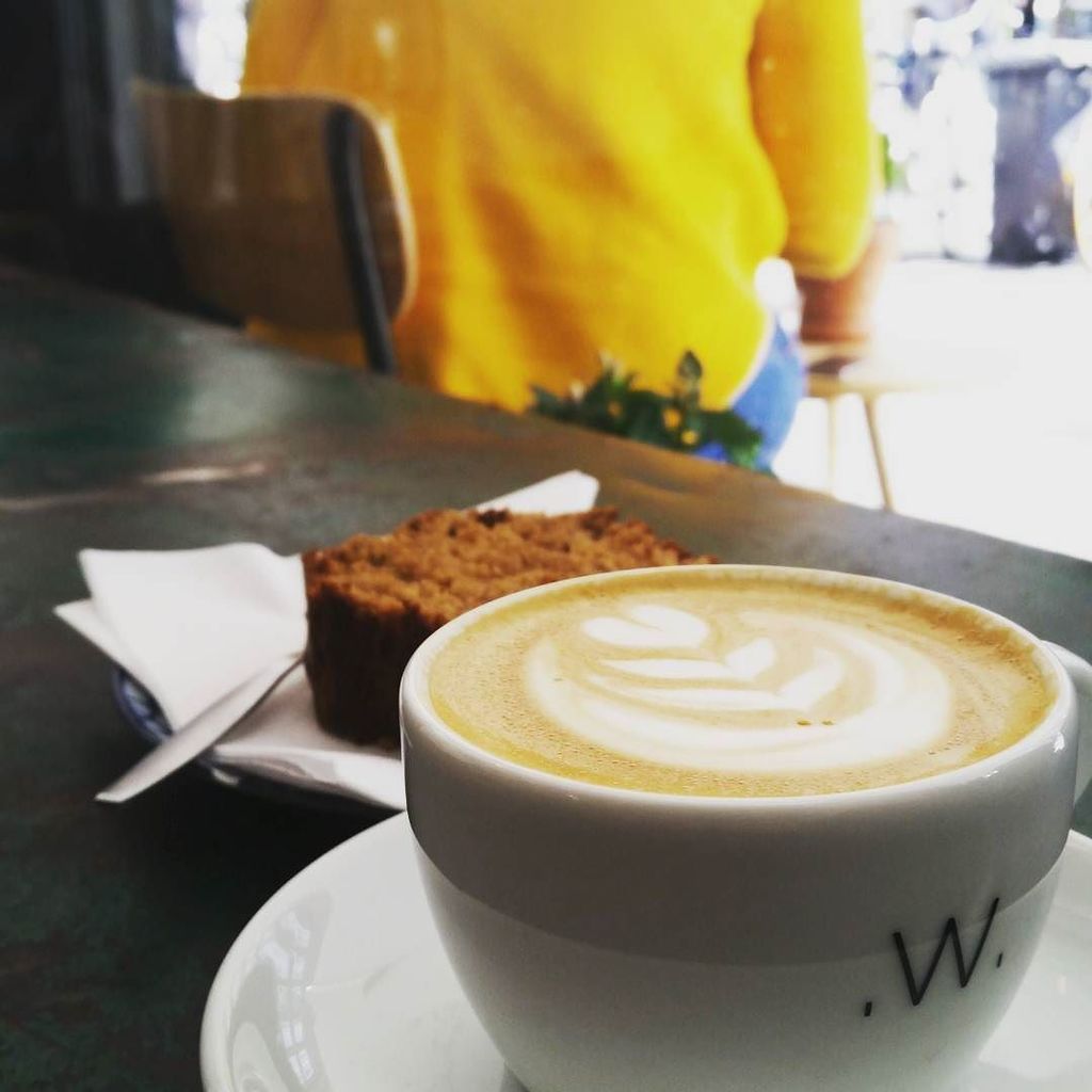 QueerlyNomadic's tweet photo. Not too long ago the streets were full of people spilling out from cafes to sit on benches and chairs outside. The… https://t.co/ZGom7N7GEJ https://t.co/47avngLzGj