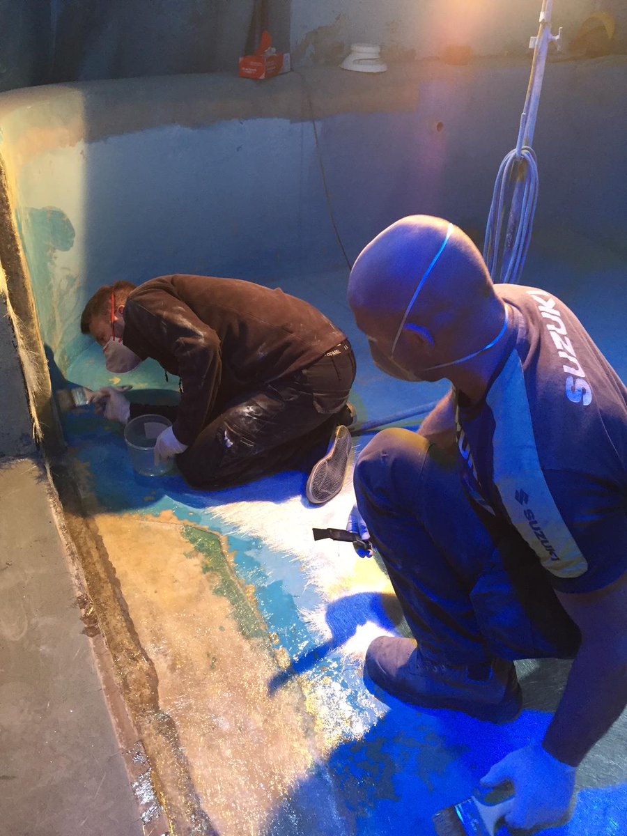 angleseyseazoo's tweet photo. We're starting our winter maintenance work already! The tank #MenaiTheTurtle was in needs fiberglassing and resealing due to historical problems so we're hard at work on that! Huge thanks to @Harbour_Marine ! https://t.co/NC3NNfuunu