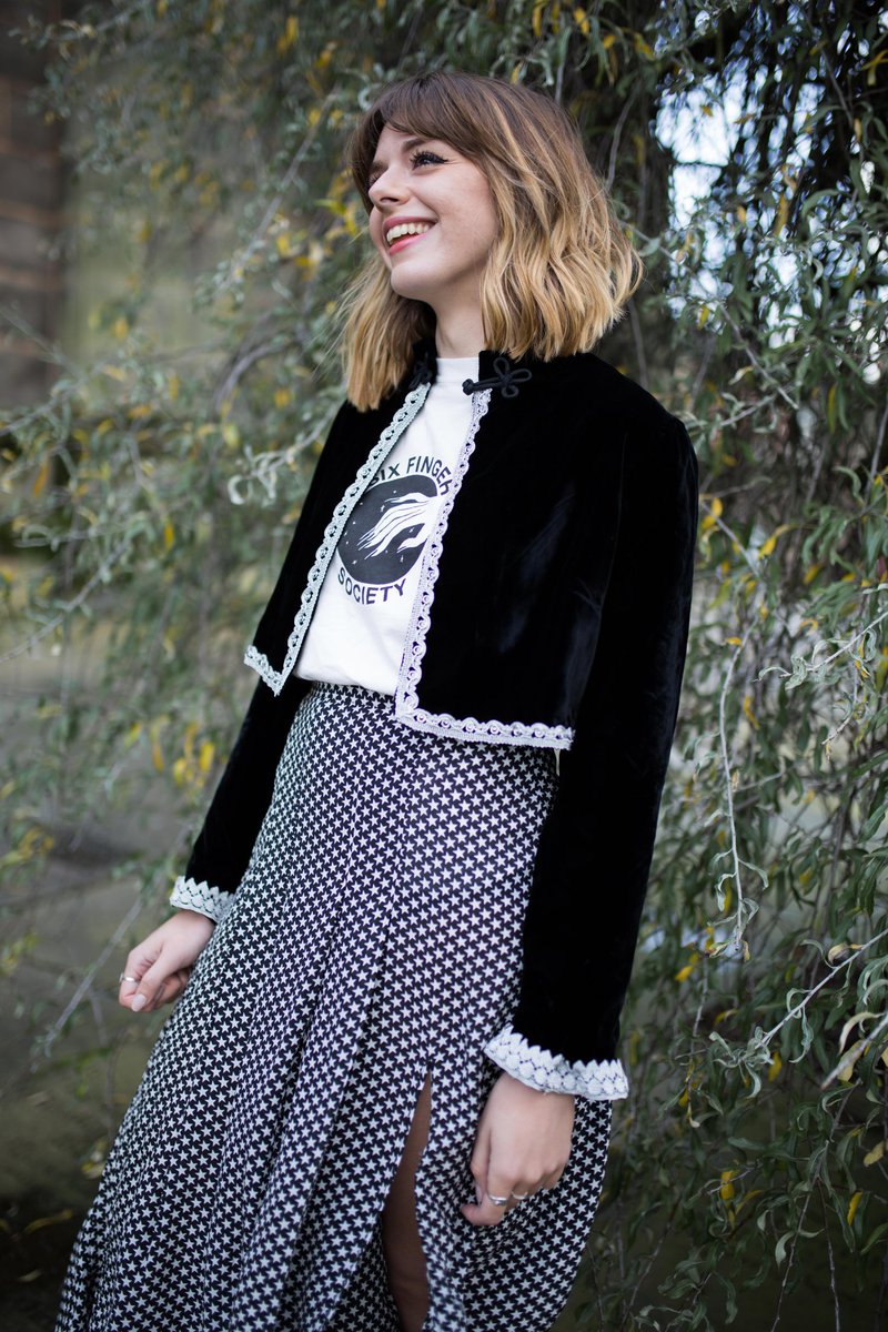 Read our post blog with the help of #fashion blogger <a href="/sophiarosemaryb/">Sophia Rosemary</a>. solovesvintage.com/blogs/news/how…