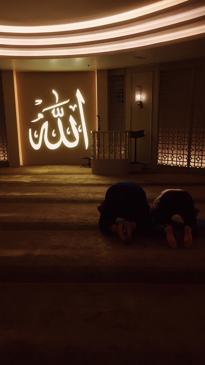 TRQ366's tweet photo. نور السموات و الأرض #الله 
#mobilephotography 
#phonartsaudi #peace #iphononly https://t.co/V1LJWTkbxH