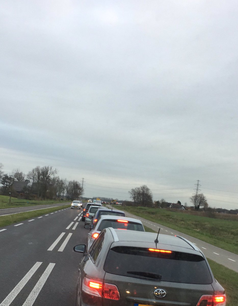 Toch maar weer eens geprobeerd drama #busbaan #peizermade #Drenthe  #Noordenveld  wanneer word dit drama opgelost, 20 minuten vertraging 😡
