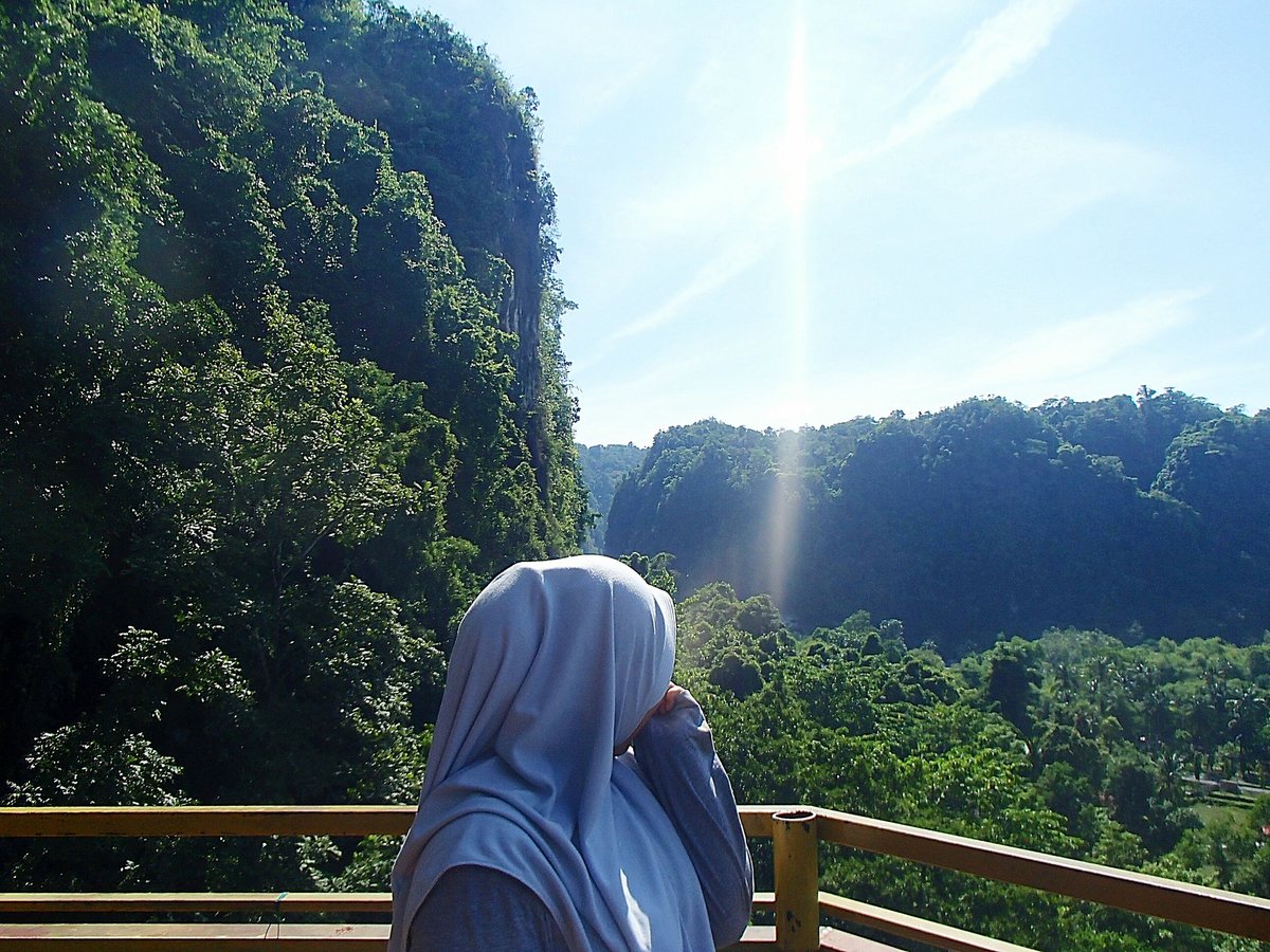 andiadriani_WY's tweet photo. #traveller #travelling #hiking #mountains #exploreindonesia #southsulawesi #jalanjalan #jalanjajanseru #green #instatrip #instatravel #instatraveling #forest #nature #historycalplace #letstravelindonesia #wood #woods #karst #mountains #mountainy https://t.co/S49d3473hw