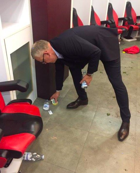 markstkhlm's tweet photo. Janne Andersson the manager of the Swedish national team helps clean the dressing room after they have just qualified for the WC by knocking out Italy. #humility #sweepthesheds https://t.co/vbWKNaLPLG