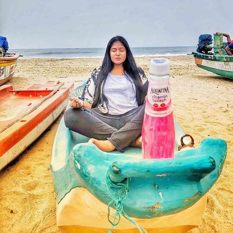 apurva_27's tweet photo. Just catching up on my #yoga regime for the day, while staying hydrated with @AquafinaIndia Vitamin Splash #SplashOfWellness at #Pondicherry. https://t.co/anciIKlont