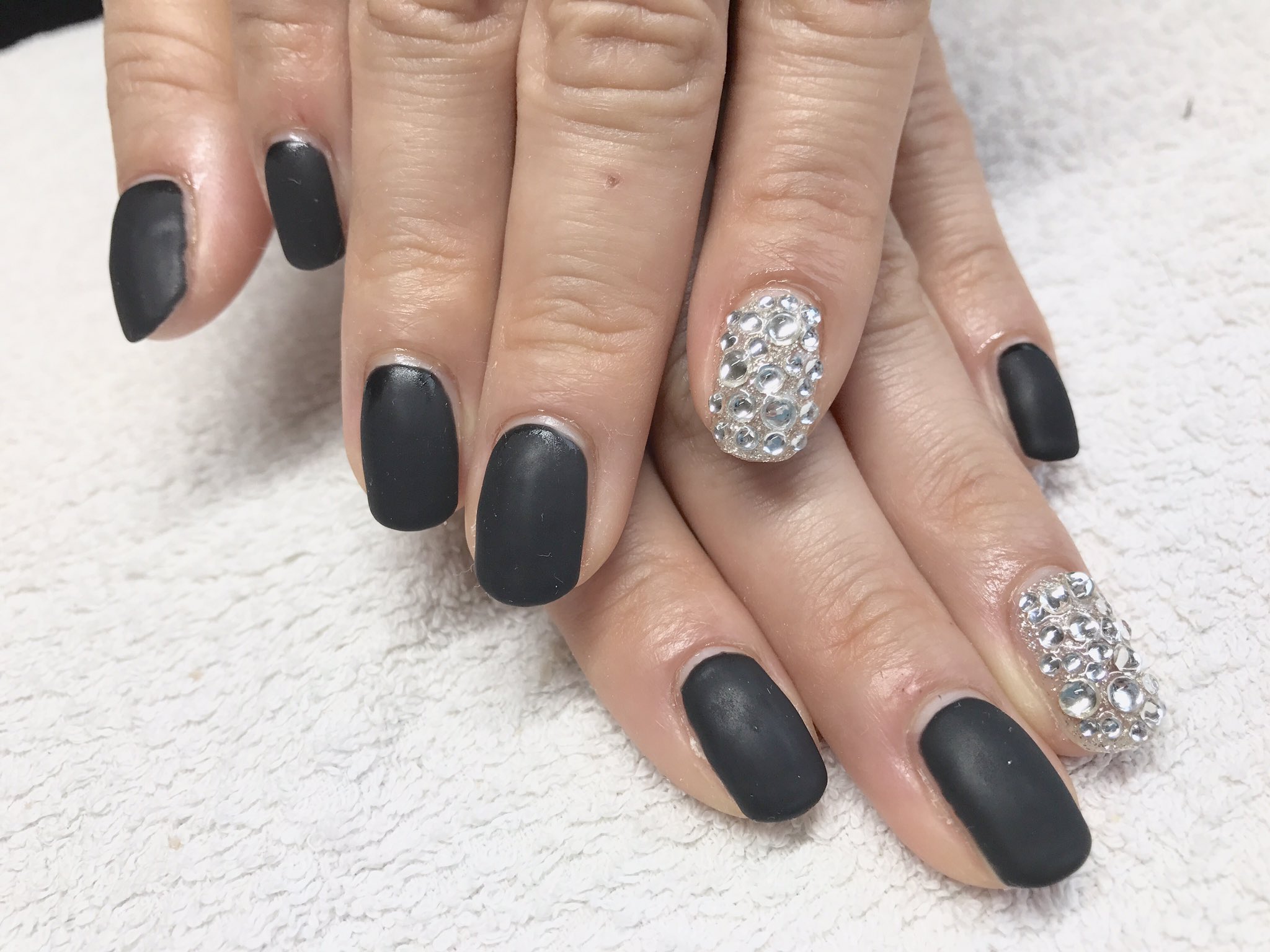 ｎａｉｌ プラス ネイル Twitterissa マットのブラックとキラッキラなビジュー埋め尽くし ジェルネイル ジェルネイル千葉市 ジェルネイルデザイン ネイルキャンペーン ジェルネイルキャンペーン ビジューネイル マットネイル ブラックネイル T