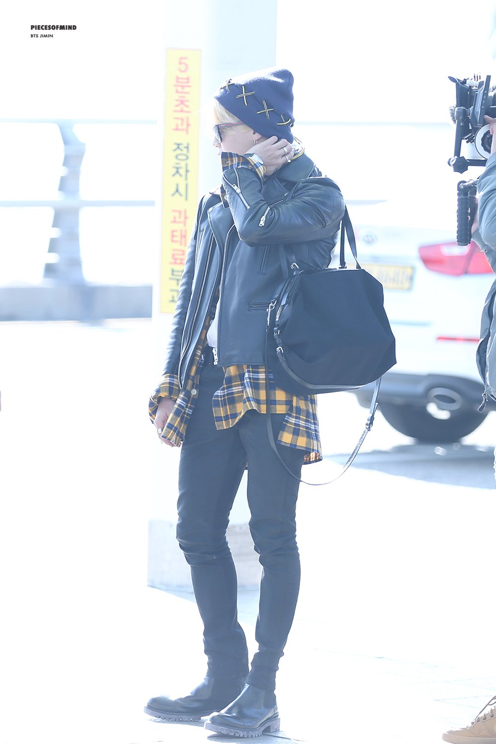 Stylish·BTS on X: 221024 #BTS JIN at Incheon International Airport #JIN  Louis Vuitton @BTS_twt #방탄소년단  / X