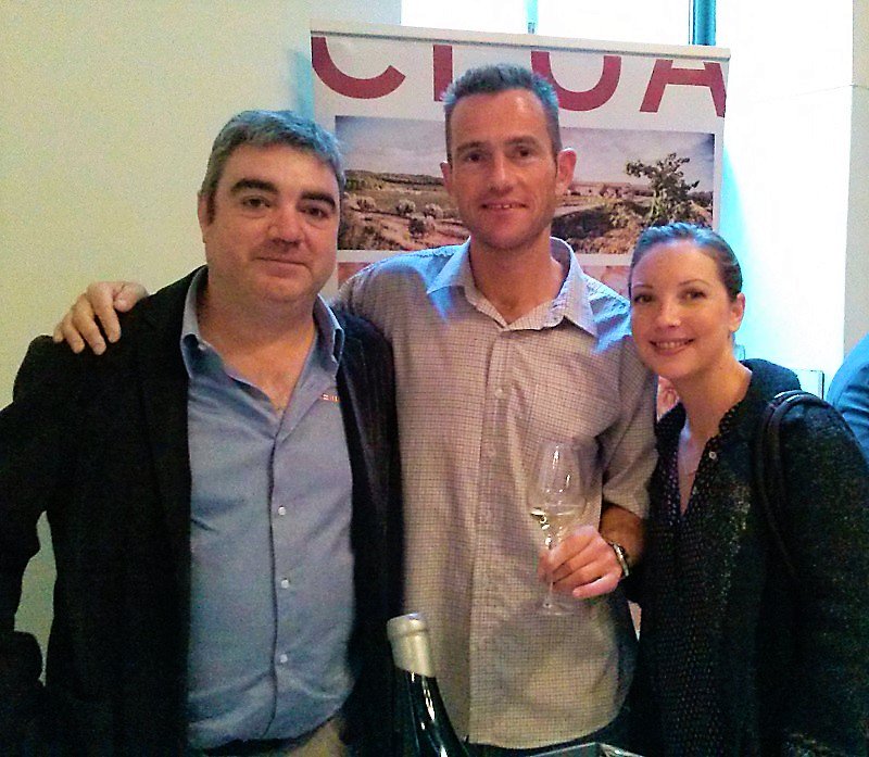 ADHalliwell's tweet photo. Great to meet #XavierClua yesterday @LaGuiaVinsCat in Barcelona. Excellent #wine from @DOTerraAlta https://t.co/1MouFoZYep https://t.co/EheikBmX32