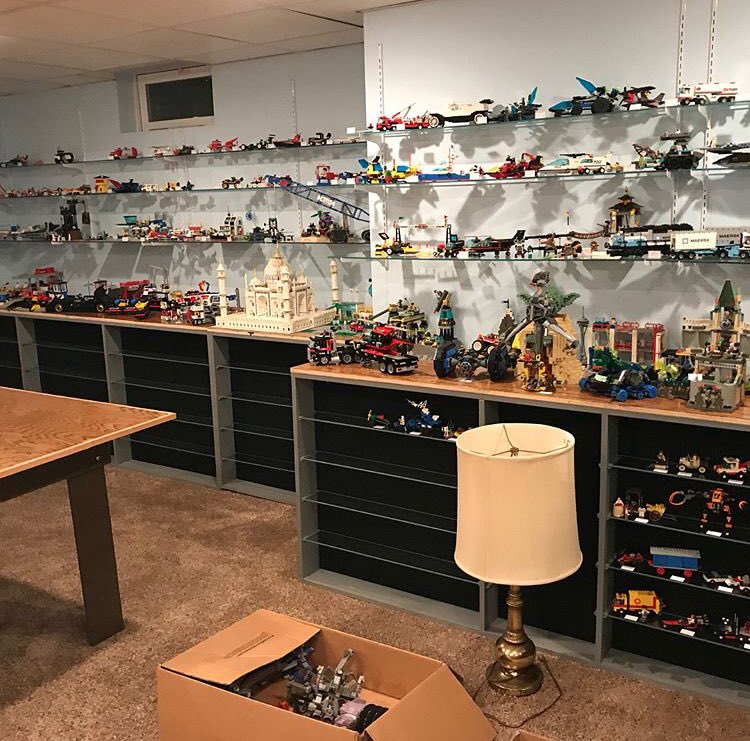 planetocioshop's tweet photo. La increíble sala de un coleccionista de #lego

Que os parece? https://t.co/i4NuuAnTh8