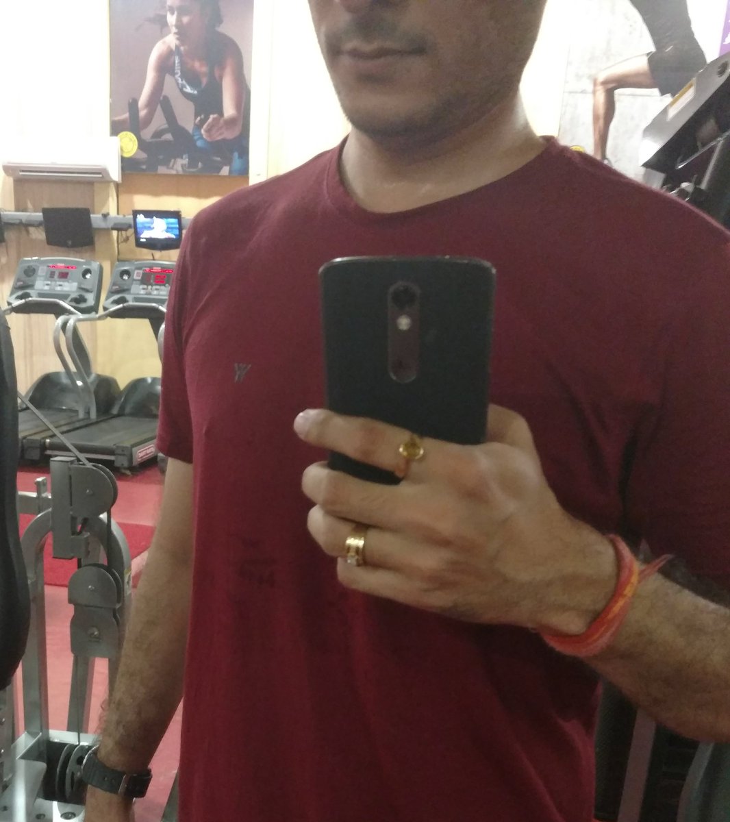 Wearing the red @GreyyBasics T-shirt. Probably the best T-shirt I ever had. #WearItAnywhere #SportsTshirt #WorthBuy #NoOdour #CottonTech 
#NeedMoreOptions