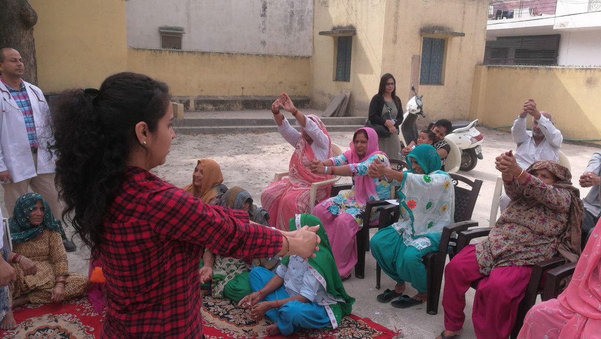 smilefoundation's tweet photo. Enthusiastic & full of vigor- slum communities in #Delhi take the #BigBlueTest with our Smile on Wheels #health mobilizers. 👩⚕️👨⚕️
#WorldDiabetesDay
https://t.co/m2dPE9InS1 https://t.co/edTA7WFSzq
