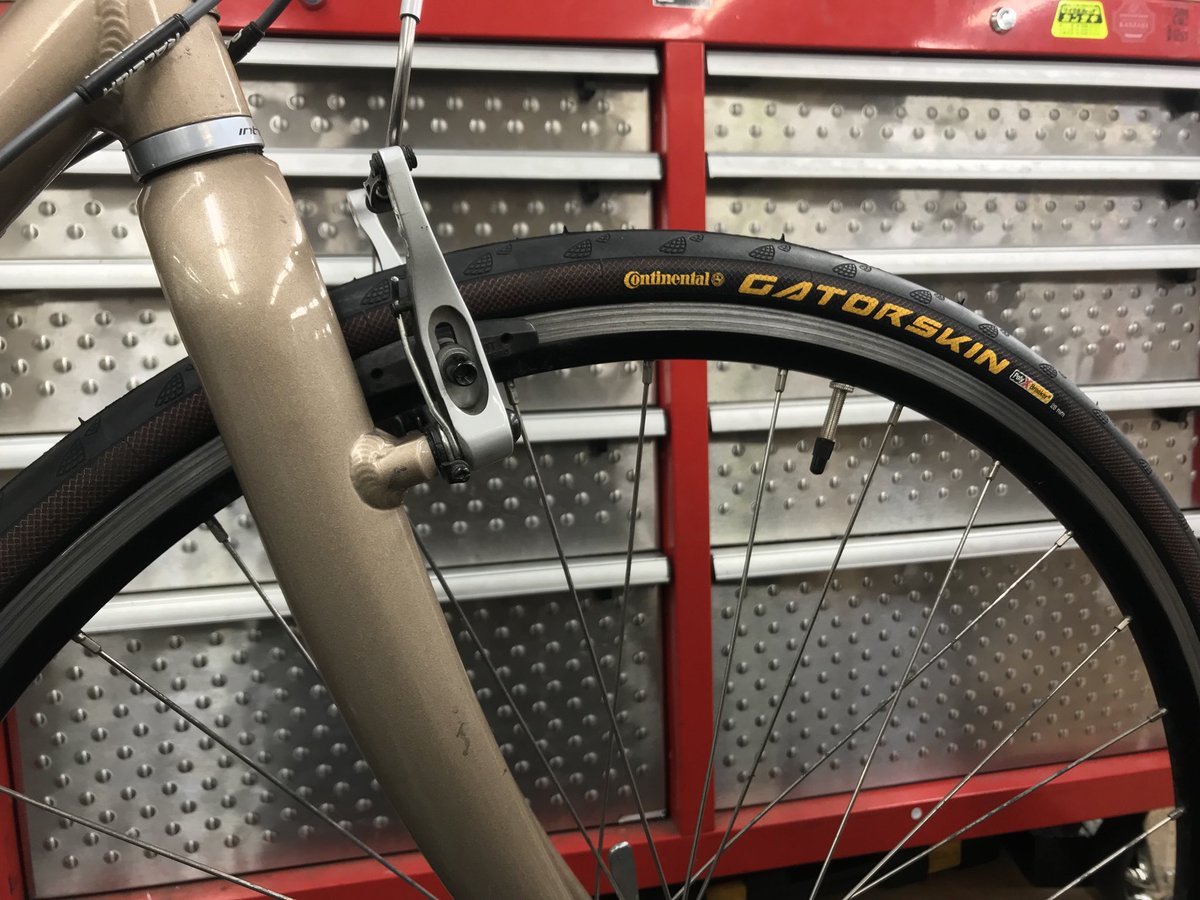 サイクルショップカンザキ上新庄店 Twitterissa 最近の推しメンタイヤ Continental Gator Skin コンチネンタル ゲータースキン パンクに強い けっこう転がる サイド茶色がなんかオシャレ