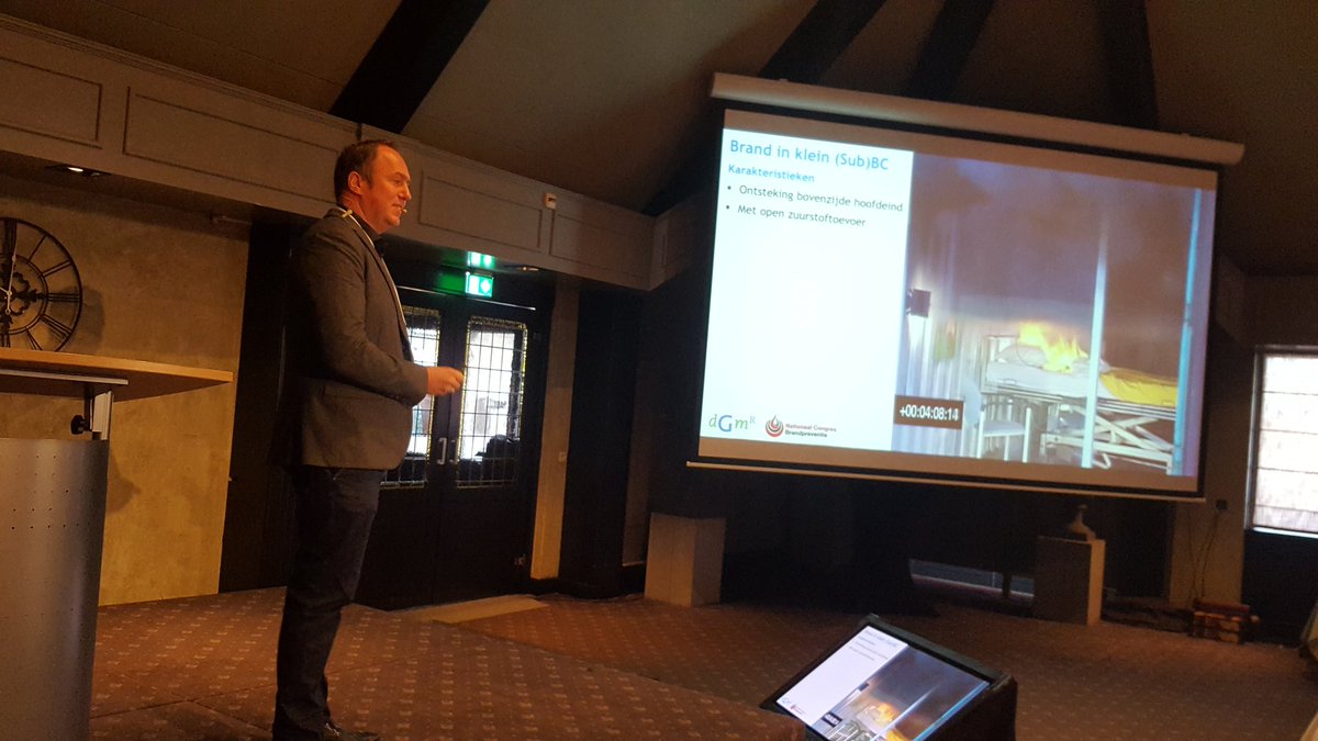 Brand_Preventie's tweet photo. Presentatie door Björn Peters; Brandveiligheidsniveau Bouwbesluit voor ziekenhuizen veilig genoeg? #ncb17 https://t.co/b4nVoUHPTw