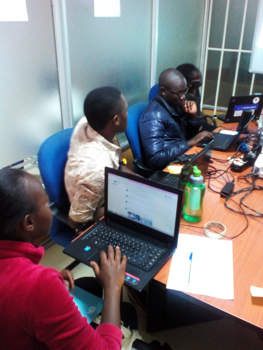 SisiboHub's tweet photo. The design thinking session is in progress. #EldoretTechWeek #GlobalEntrepreneurshipWeek https://t.co/tZU8P1Yk0E
