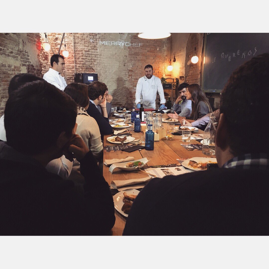 Welbilt_Iberia's tweet photo. Un placer el compartir experiencias con restauradores inquietos, que se cuestionan las cosas! Mostrando que la calidad y un servicio rápido pueden ser compatibles! #Masterclass de Merrychef ayer en Madrid! 😍😍😍
📣 Calendario: https://t.co/3uwR4r9YoS
#Merrychef #highspeedcooking https://t.co/0SmNyLBPT5