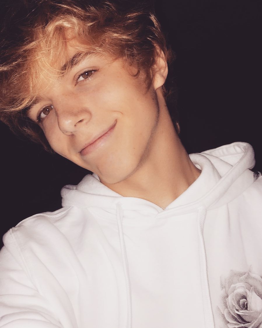 JamieRayX's tweet image. Perfect day, guys😄

#smaile #gay #teen