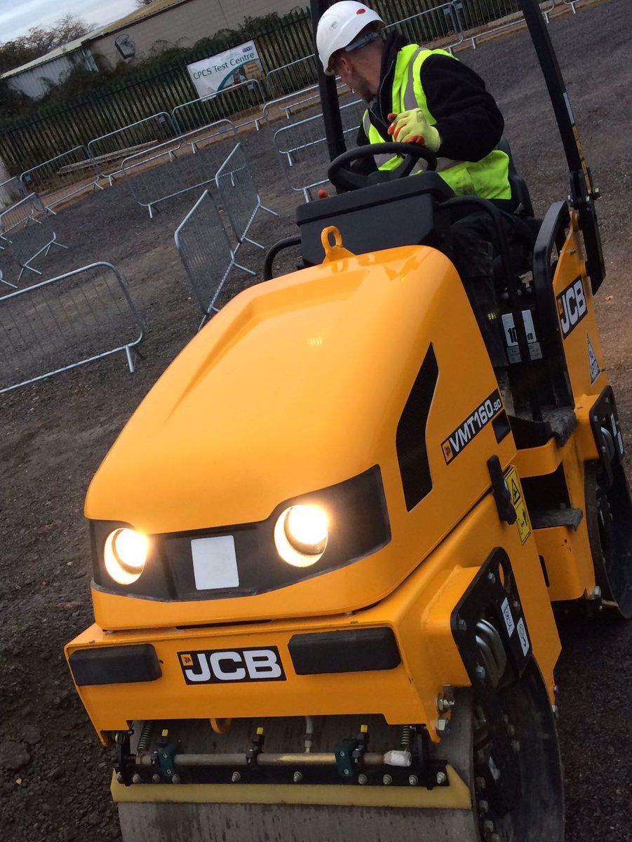 barrett_plant's tweet photo. New JCB roller in action https://t.co/NBMJOrKKcm