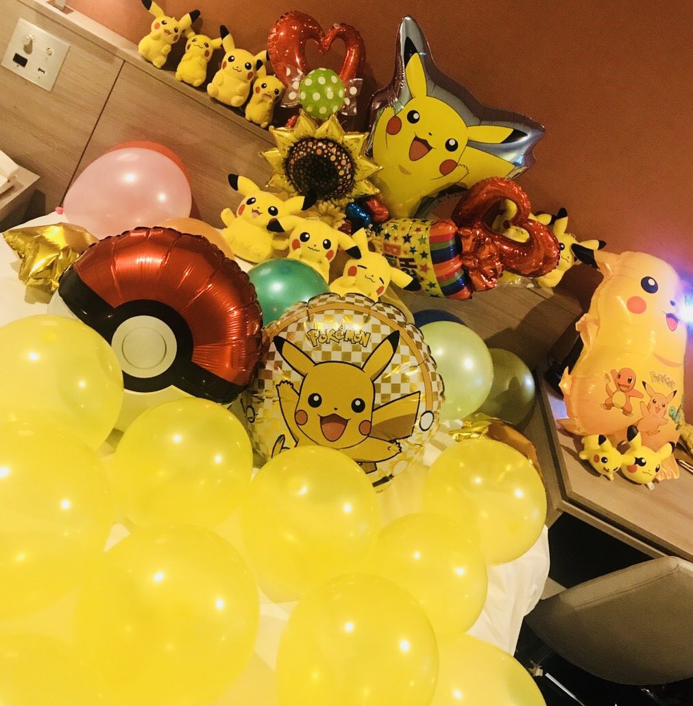 wehh_www's tweet photo. ピカチュウを愛しピカチュウに愛され誕生日には愛されない薄幸トレーナーゆいちゃん。そんな彼女のナマケロが何故、一時的にヤルキモノに進化することができたのか。今日はそんな11月12日の謎に迫る。 https://t.co/UIsSDwhqT3