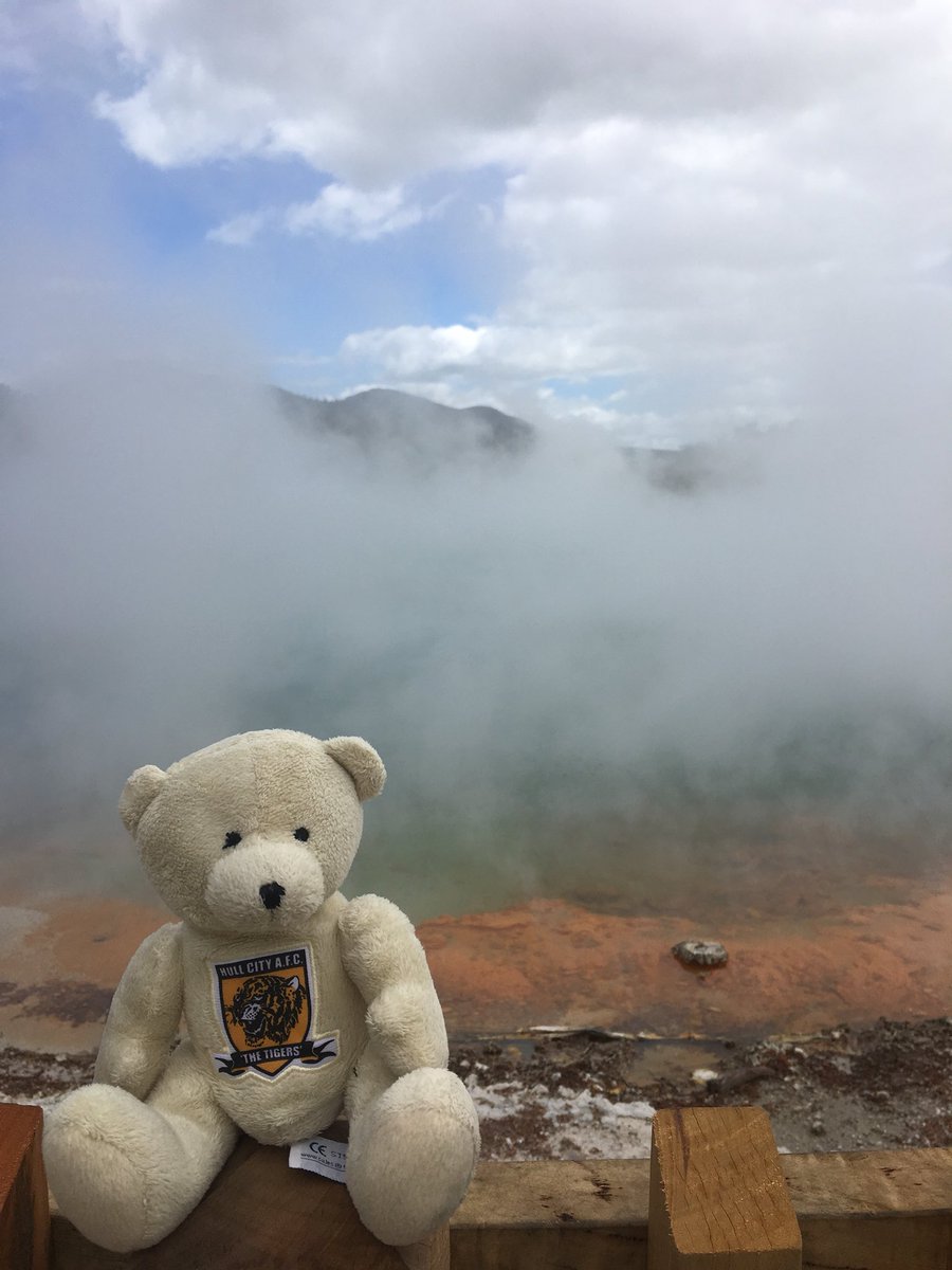 BeechHighlands's tweet photo. A day at Wai-O-Tapu thermal wonderland was fun, all natural volcanic activity underneath, the pools were 100 degrees!! 😁#newzealand #waiotapu #thermalwonderland #devilsbath #champaynepools #HCbear #beechontour #travelling https://t.co/Z7EdL96lMZ