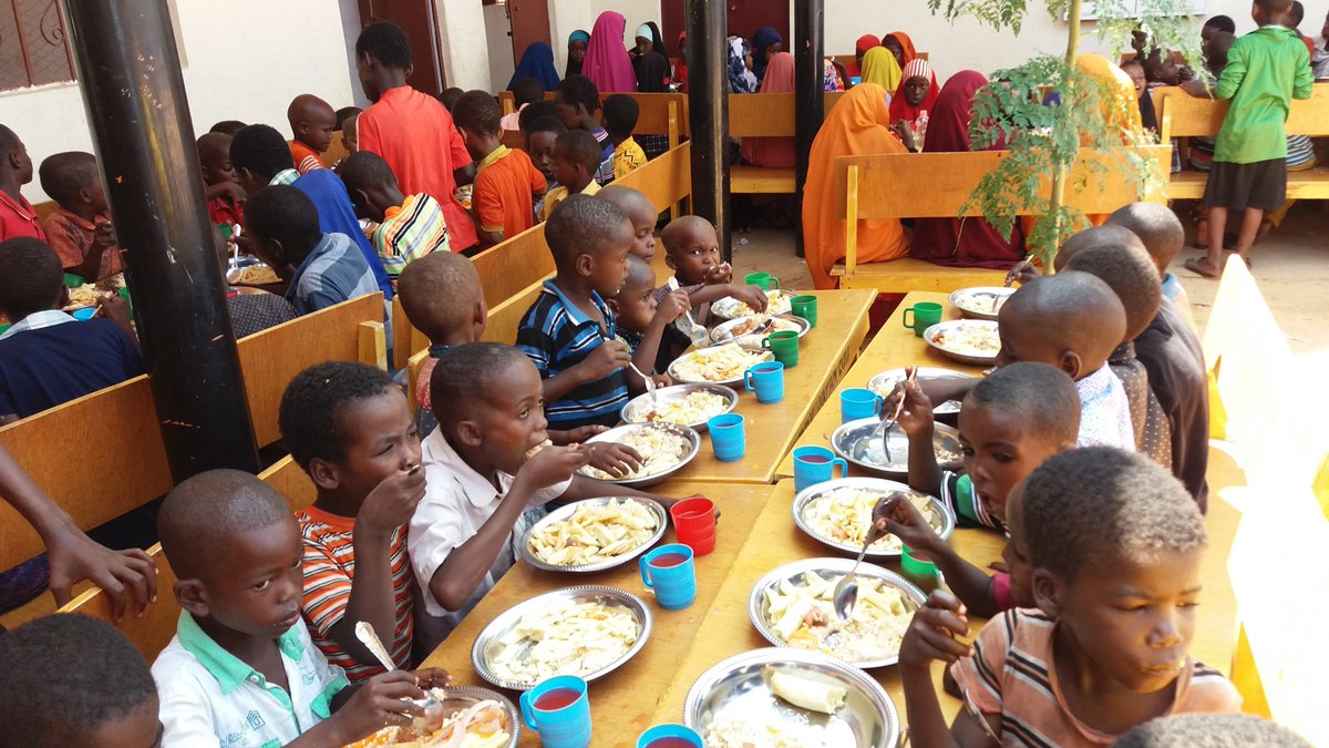 FENPS04's tweet photo. @shf_somalia Many children from IDPs and vulnerable HC benefiting #FENPS run schools with support of SHF and #ECW and #SHF at Kahda & Daynile Districtis in #Banadir region https://t.co/EaY3MrGG8W