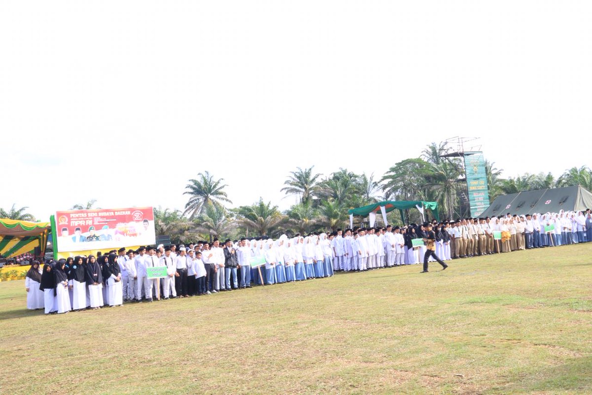 DPP_PKB's tweet image. Pasukan &quot;Apel Santri&quot; telah siap mengatur barisan menyambut #PanglimaSantriNusantara @cakimiNOW utk menyampaikan Pidato 4 Pilar Kebangsaan. @Kadir_Karding @Helmy_Faishal_Z @LukmanEdy_HM @FraksiPKB @idafauziyah @jokowi @imam_nahrawi #CakIminSapaRiau