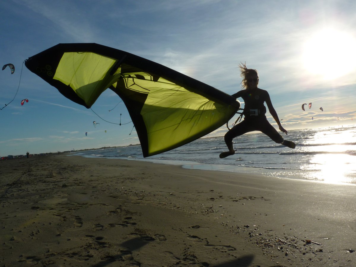 Même quand le froid s'installe on continue à naviguer ! Le froid c'est dans la tête ❄️ 👊 #NeverGiveUp #airush #kitesurf #kitesurfing