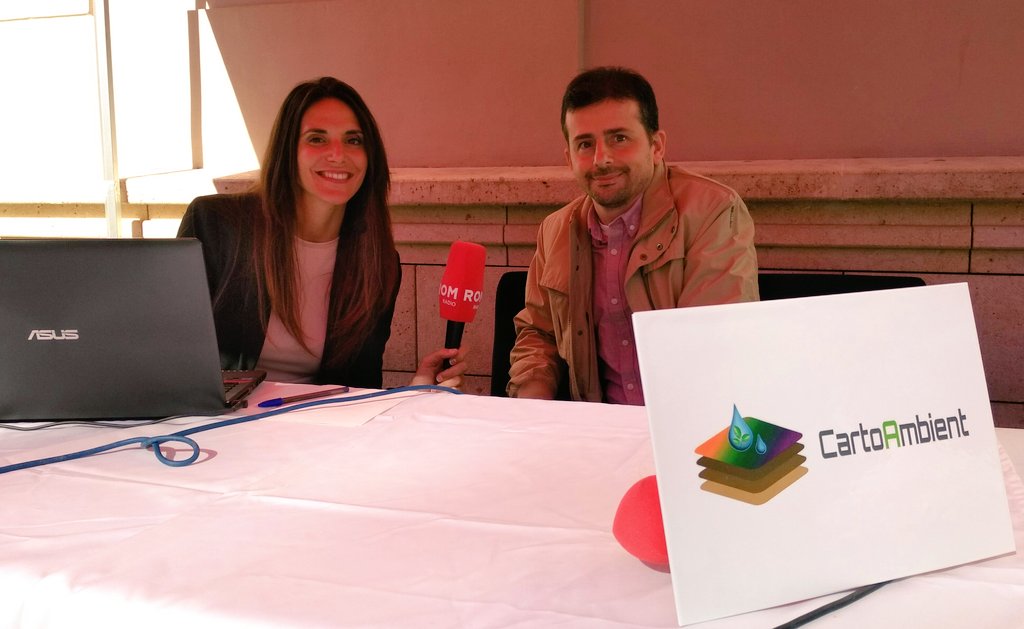 RomMediaMurcia's tweet photo. #RaulVigueras y #EmiliaCheca son los creadores de #Cartoambient, un geoportal para análisis de cultivos agrícolas. Nos lo explica en: https://t.co/hmY4ql2brx #FeriaMurciaEmprende https://t.co/SNKzOLhorC
