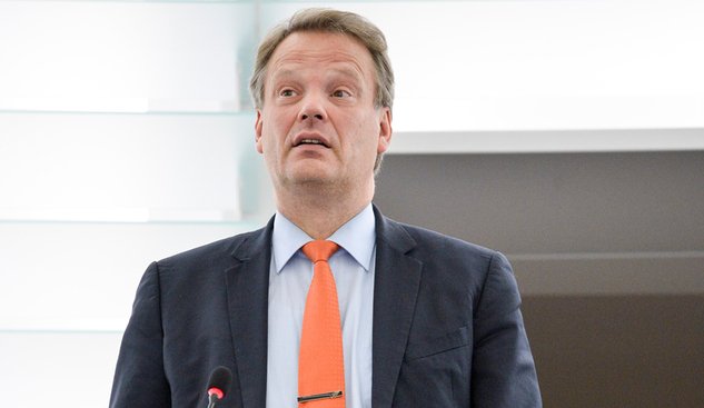 Akava (@akavary) on Twitter photo "Yhteiskunnan on tarjottava kouluille kaikki edellytykset, jotta laadukas ja tuloksellinen perusopetus voi toimia", kirjoittaa europarlamentaarikko @htakkula kolumnissaan.
#perusopetus #ops <a href="/keskusta/">Suomen Keskusta</a>
akavalainen.fi/akavalainen/mi… "Yhteiskunnan on tarjottava kouluille kaikki edellytykset, jotta laadukas ja tuloksellinen perusopetus voi toimia", kirjoittaa europarlamentaarikko @htakkula kolumnissaan.
#perusopetus #ops <a href="/keskusta/">Suomen Keskusta</a>
akavalainen.fi/akavalainen/mi…