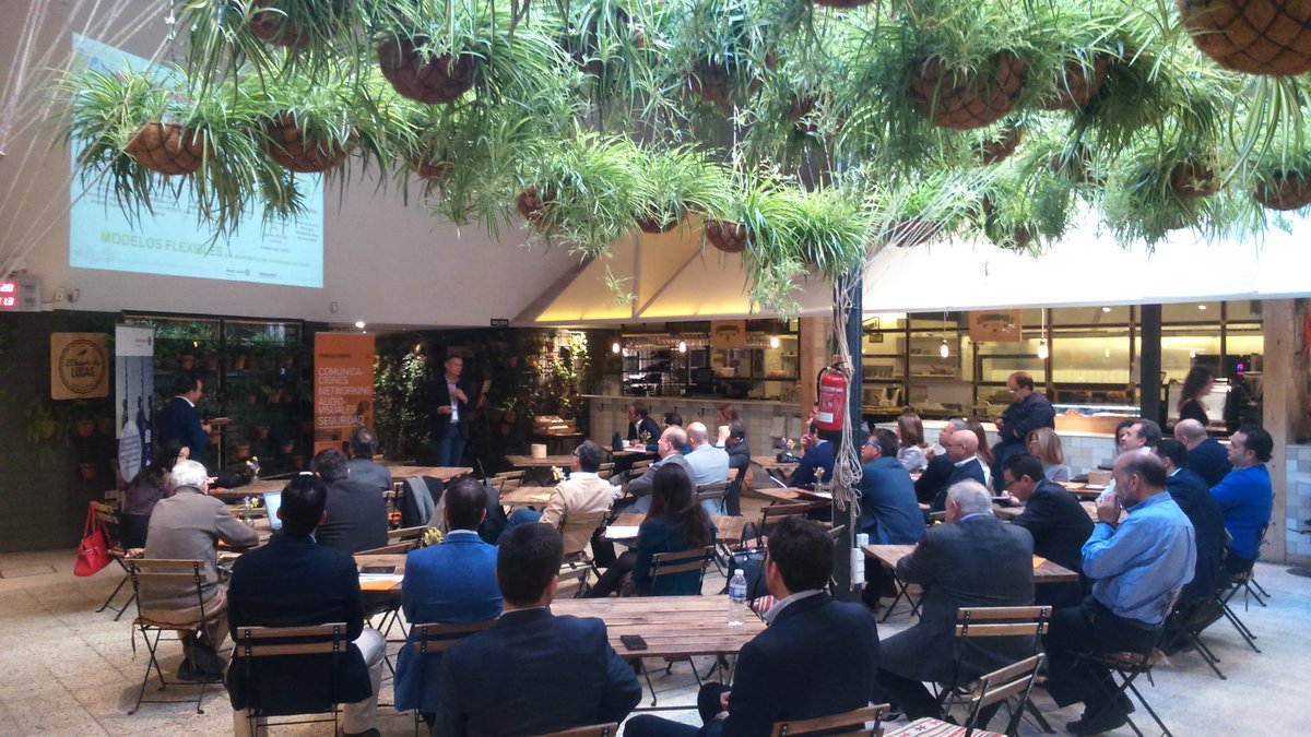 raul_marin_d's tweet photo. Ceferino Agüeros y @ArturoMG_ALE en la gira de @masscommInnova y @ALUEnterpriseES
Soluciones, tecnología NoD, Stellar WLAN #MassConnect https://t.co/GvRGBpDtah