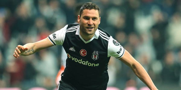 KeremP's tweet photo. Tottenham, Şenol Güneş'in defanstaki vazgeçilmezi olan Duško Tošıć'e devre arasında 10M€'luk teklif götürmeye hazırlanıyor.
(beINSports) https://t.co/IDi5uDzsew