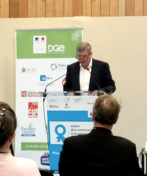 FamillesRurales's tweet photo. @FamillesRurales participe au colloque "Dessinons la filière des services à la personne de demain" organisé par la @DGEntreprises au #SalonSAP. @FamillesRurales et les #servicesalapersonne , ce sont + 5 000 salariés &amp;17 000 bénéficiaires dans 15 départements. https://t.co/KxF5vSeFXP