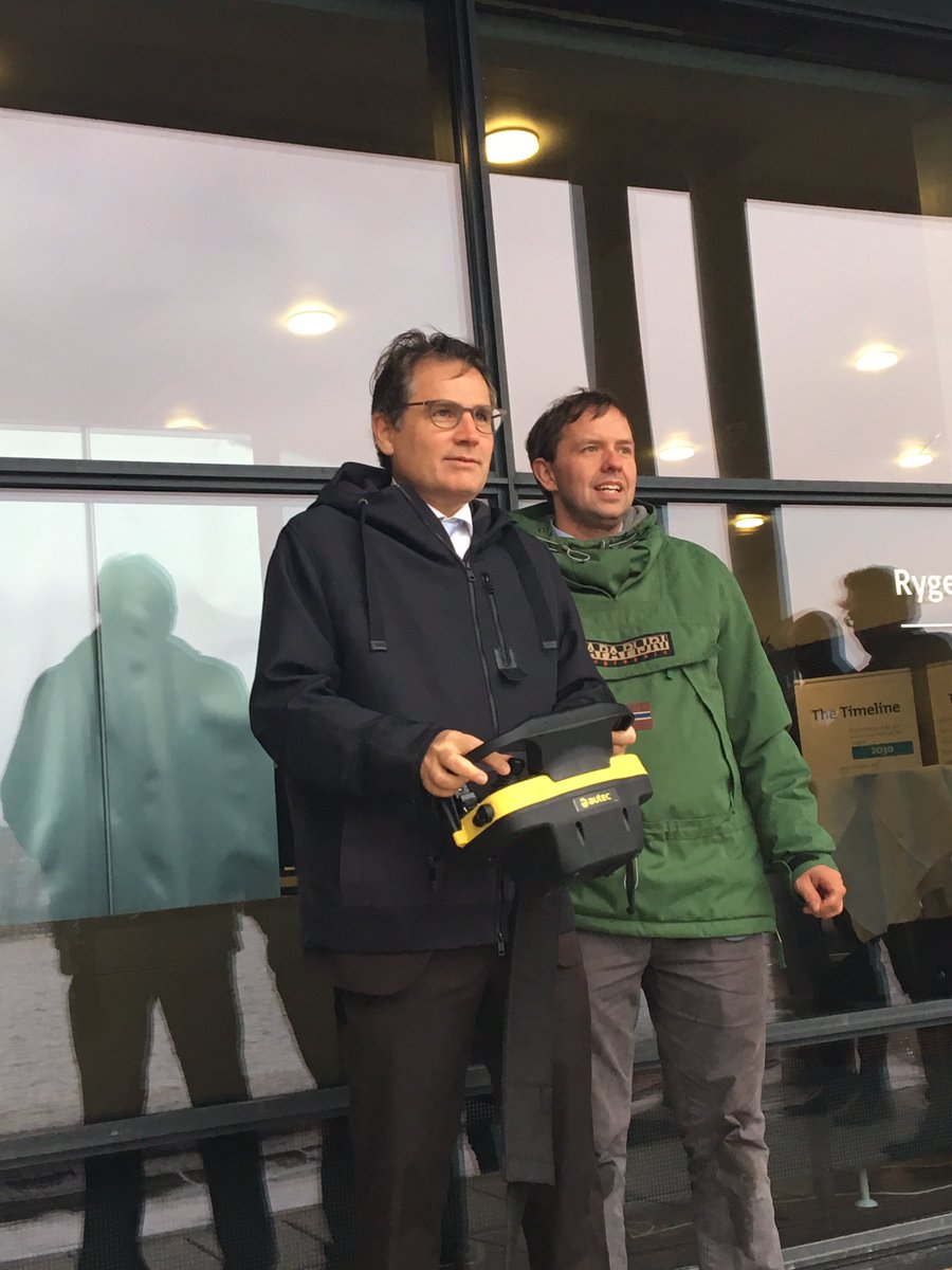AnneHSteffensen's tweet photo. Great to have forward looking DK minister @BrianMikkelsenC working for digitalisation of shipping. Danish Maritime Authority is frontrunner on digital solutions. #MASS2017 https://t.co/k8zu17T7tT