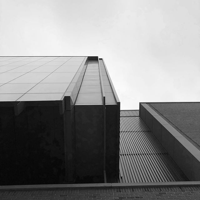 QuirkyCamera's tweet photo. https://t.co/WTGv3fb1br to the sky #indianapolis #lookingup #architecturephotography #iphoneography #america https://t.co/m2tkTVtWmv