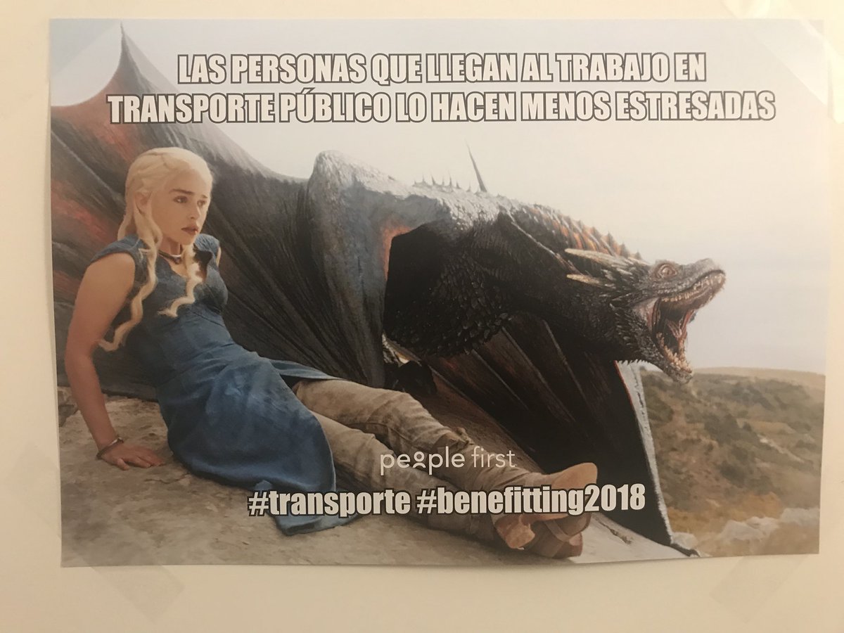 jab15pm's tweet image. Anar al lavabo i trobar-te la Daernys de la tempesta!! I després sòc jo el friki #desigual #isnotthesame