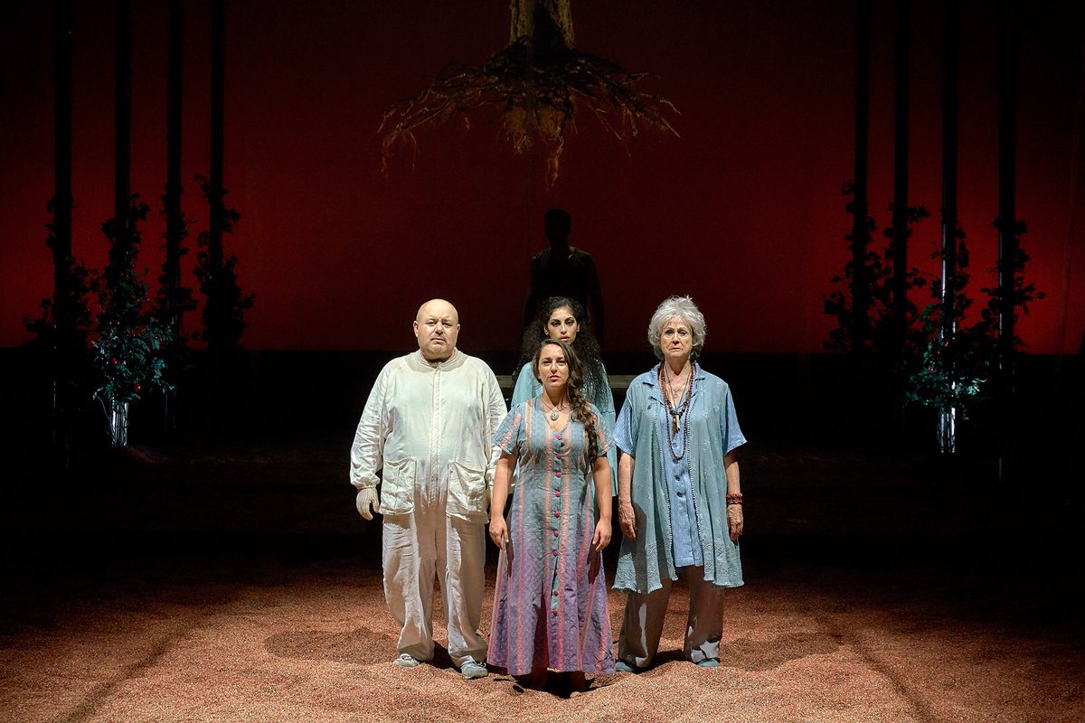 Hoy comienzo las seis ultimas funciones de #DentroDeLaTierra en el <a href="/centrodramatico/">CDN</a> Último día 19 de noviembre!
