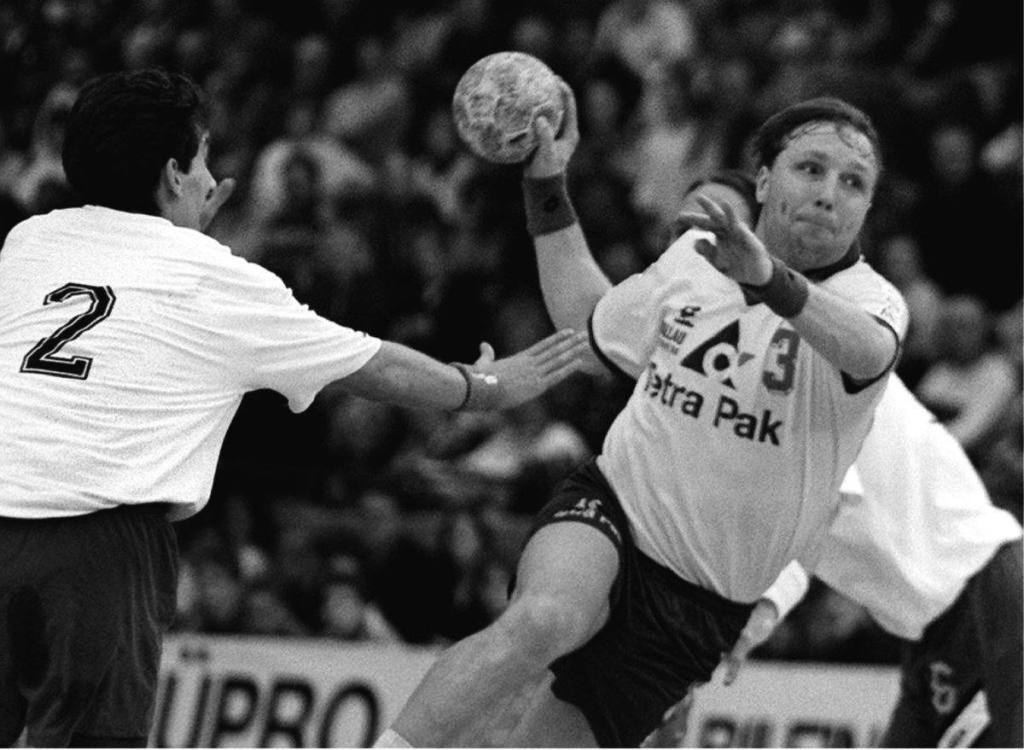 Yksi maailman parhaista – Mikael Källman oli supertähti Saksassa faneille.com/kasipallo/yksi…