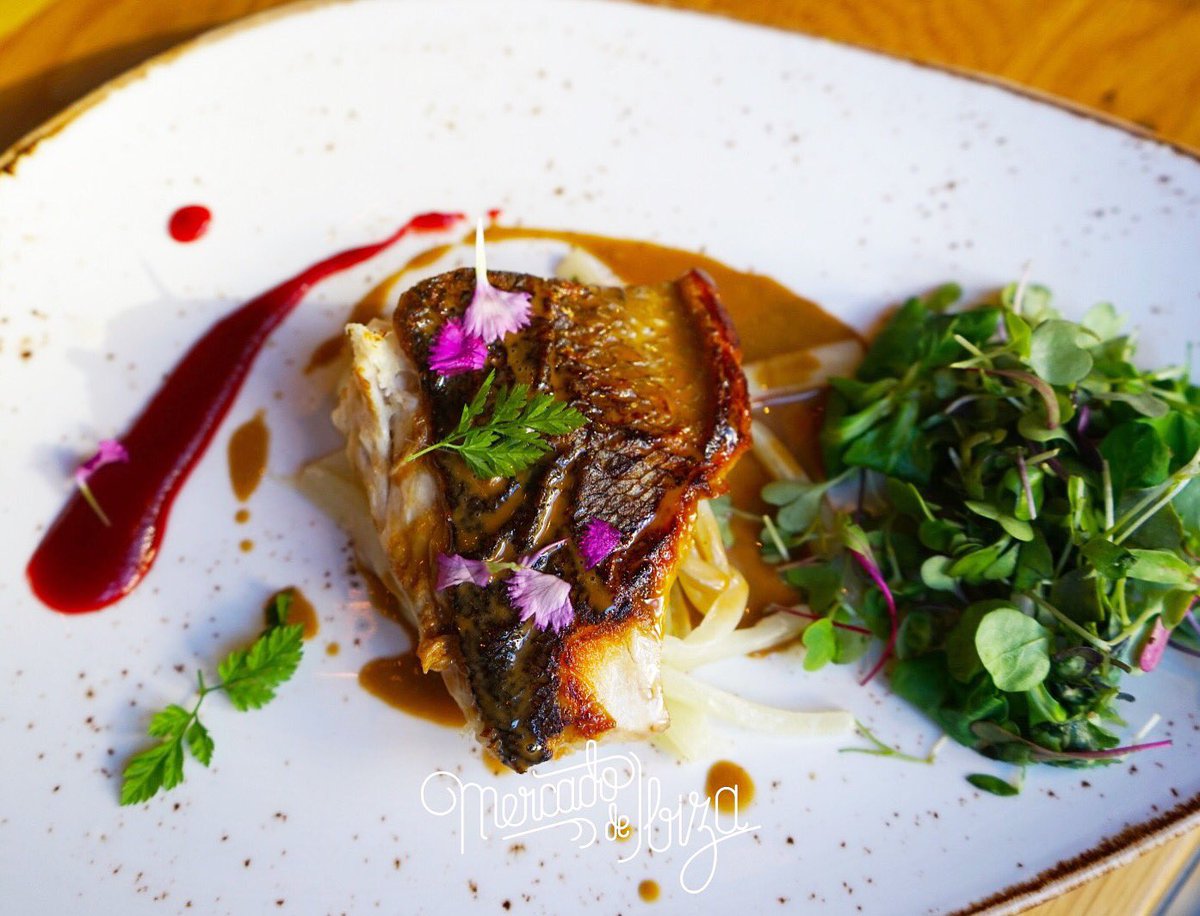 mercadodeibiza's tweet photo. En cocina se han inspirado. Tienen preparado un menú tan seductor que será muy difícil decir que no 😉 Todo esto y más en #MercadodeIbiza 🍽🔝😋 #foodporn #madrid #gastroretiro #costaretiro https://t.co/t9IEvsc4zN