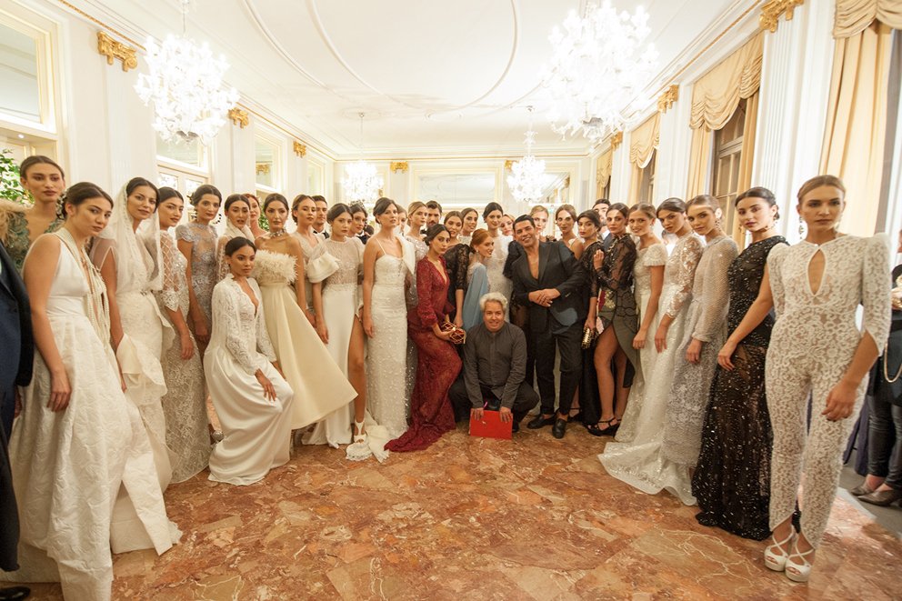 BookModaMag's tweet image. Uno degli scatti più rappresentativi della grande serata che ha avuto  luogo all&apos;Hotel Excelsior di Napoli per presentare la collezione 2018 di @InfoCaruso. Le immagini della sfilata e molto altro su #bookmoda: bookmoda.com/2017/11/13/sta…