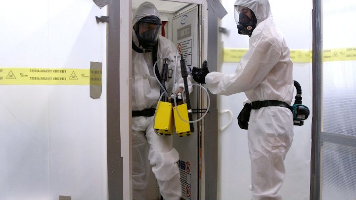 Welke partijen spelen een rol bij het kiezen bepalen van de wijze waarop een #asbestsanering wordt uitgevoerd? Alle stappen en rollen vindt u in het boek #Asbestfeiten bit.ly/2xFq63M