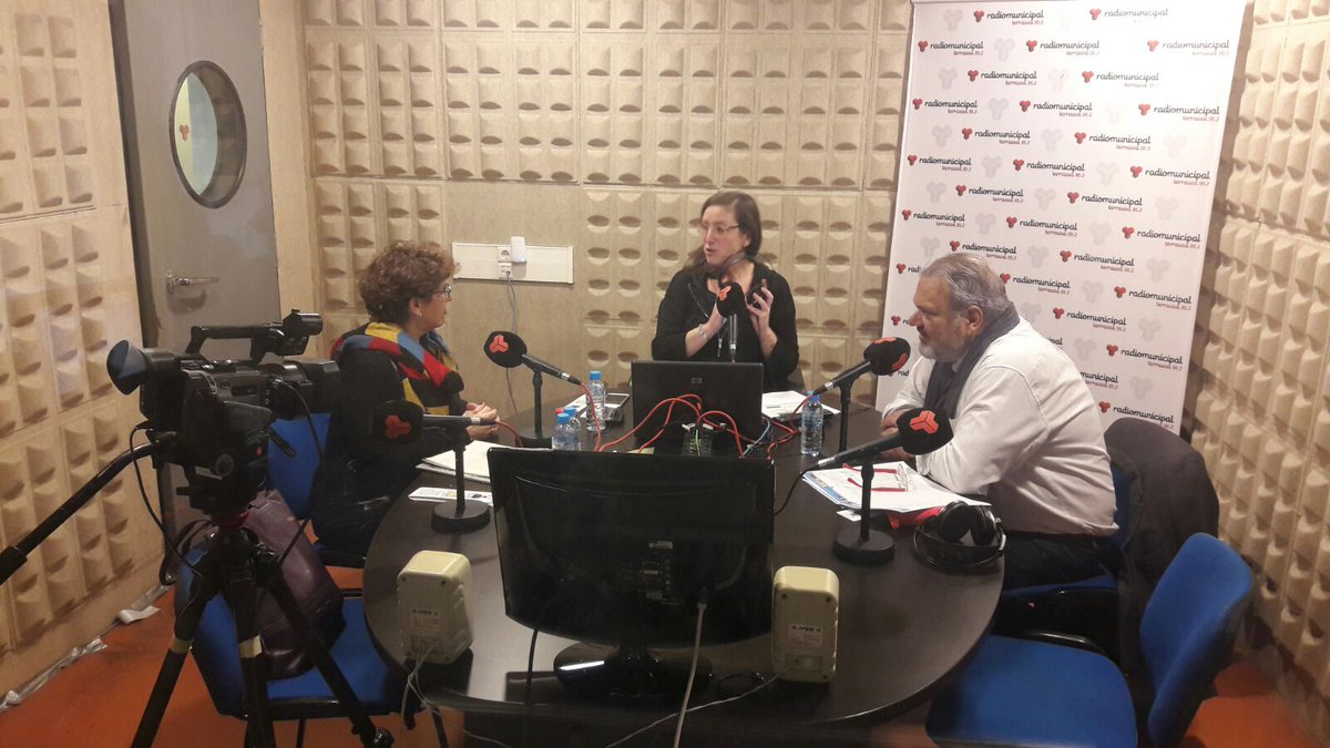 ElSubmaritrs's tweet photo. Comença la secció #EspaiDrets, amb @joan_tamayo i Isabel Marquès, juristes i membres de @institut_IDHC, que ens parlen del Dia Mundial dels Drets dels Infants. #Terrassa #ElSubmarí #dretshumans https://t.co/8kuVR8VLCl