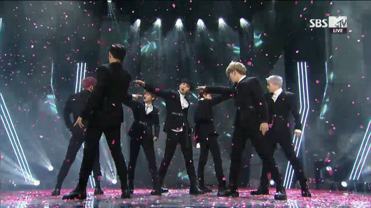 yookihyuns_'s tweet photo. ✨ 150514 ~ 171114 ✨

Took us more than 2 years to get here, but we did it anyway. Thank you Monsta X for always putting in your 200% for everything you do, and thank you Monbebes for never giving up on the boys 💪🏻 /sends virtual Monbebe hug/

#MONSTAX1stWin @OfficialMonstaX https://t.co/3TEtsimd6V