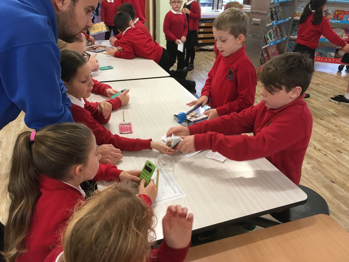 YGGRhosafan's tweet photo. Blwyddyn 6 yn gweithio’n galed. #Schoolastic https://t.co/wu2Hexdw2c
