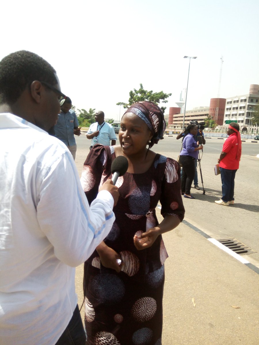 salakwa1's tweet photo. This can only happen in Nigeria, that a wife of @Uni_maid lecturer, Mrs Hanatu is saying, no one ever talked to her in any way about her husband abducted on national assignment of oil exploration in the Northeast. @MBuhari @ProfOsinbajo what now can you say to his woman? https://t.co/Qyi74Lmcen