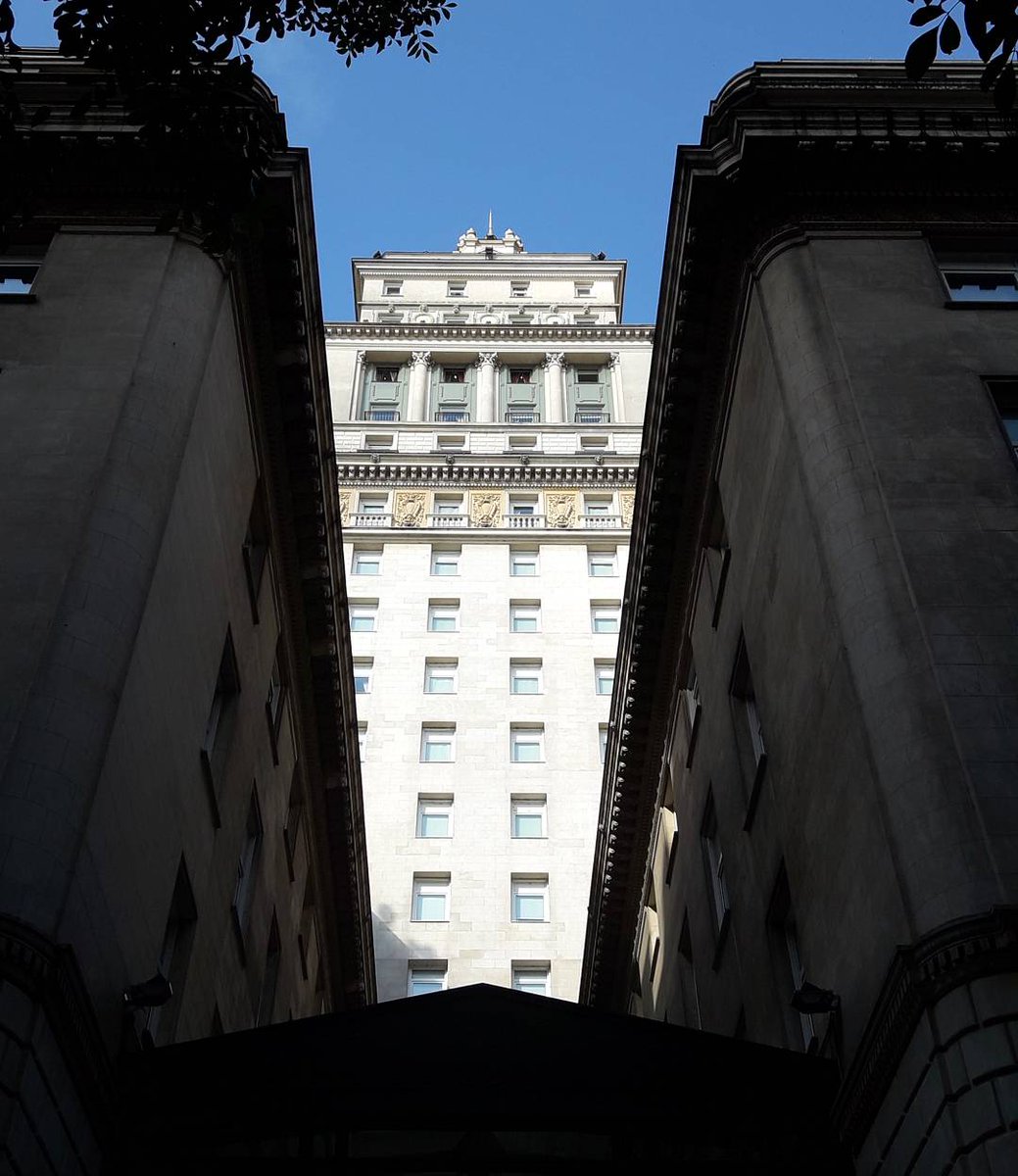CecidePalermo's tweet photo. #BuenosAires #miciudad #postalesporteñas #paisajeurbano #arquitectura #arte #edificios #joyas #belleza #Retiro #calleArroyo 
@ferraribsas https://t.co/eb7MEZitnd
