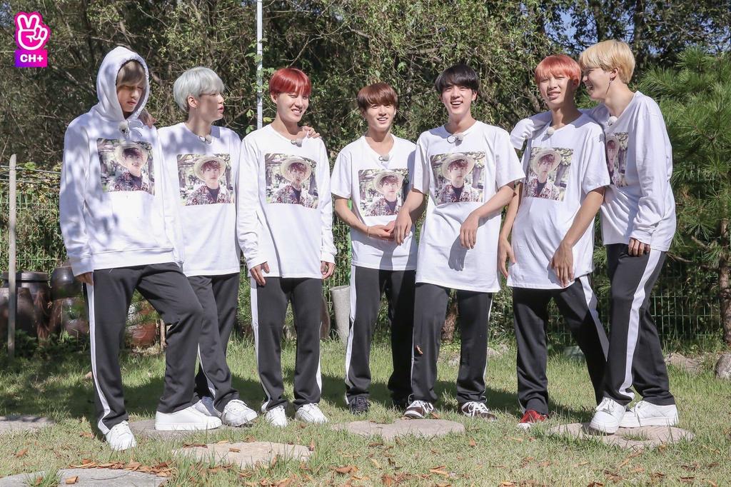 WingsBrazilBTS's tweet photo. Às 10:00am (horário de Brasília) terá o novo episódio de Run.
~Kim https://t.co/HQUAg97ADG