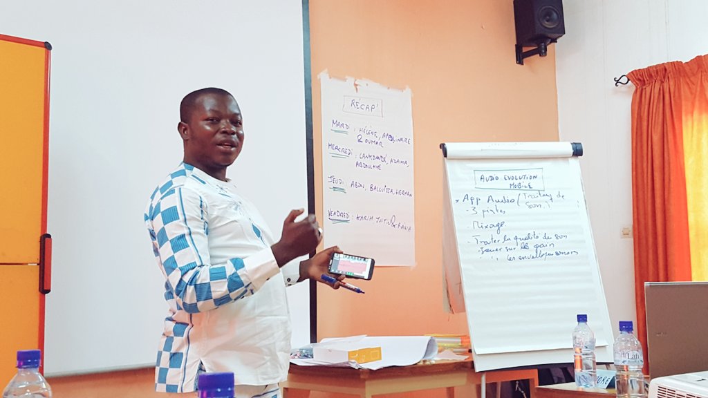 fredobassole91's tweet photo. Mojo Training #Ouaga226, Gansaonre, journaliste à Sidwaya nous donne les avantages de l'application Audio Évolution Mobile https://t.co/20tWUE8qZ8