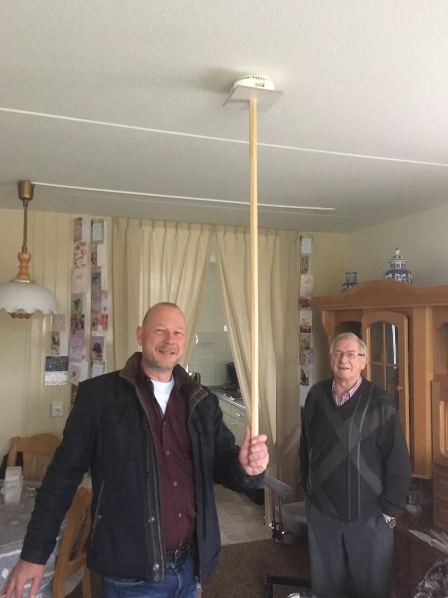 <a href="/BrandweerFrl/">Brandweer Fryslân</a> samen met <a href="/WoonzorgFryslan/">WoonzorgNL / Fryslan</a> plaatsen van #rookmelders #brandveiligleven #westereen