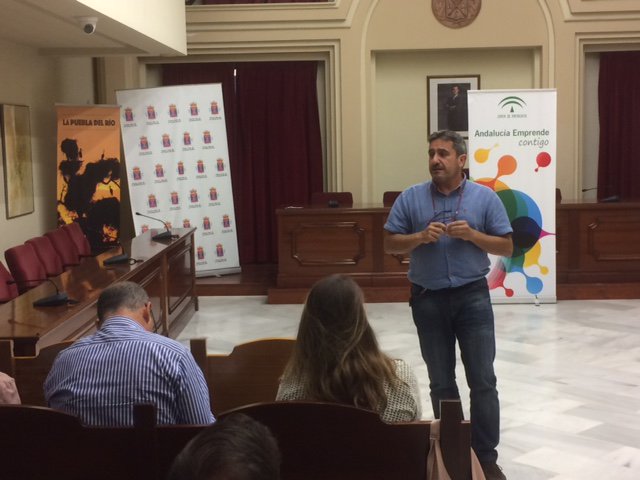 AytoDeLaPuebla's tweet photo. 📣🍴 La pasada semana se celebraba en el salón de plenos del @aytopueblario la Jornada Técnica 'Nuevos Retos, hacia un turismo gastronómico de calidad'. En la misma se ofreció información sobre el marco de ayudas públicas, cuya convocatoria es inminente. https://t.co/2NnrZAV8tY
